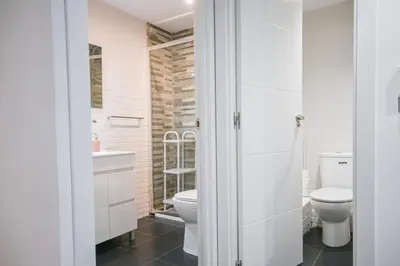 Un baño de Apartment with Balcony on Calle Santa Engracia Temporal SEN1692