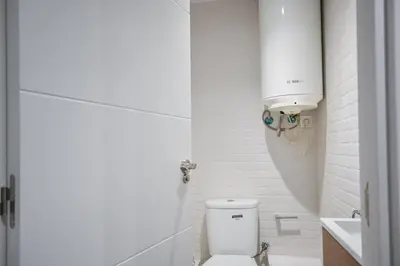 Un baño de Apartment with Balcony on Calle Santa Engracia Temporal SEN1692