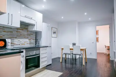 Una cocina o zona de cocina en Apartment with Balcony on Calle Santa Engracia Temporal SEN1692