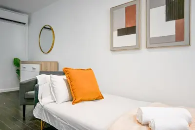 Cama o camas de una habitación en Apartment with Balcony on Calle Santa Engracia Temporal SEN1692
