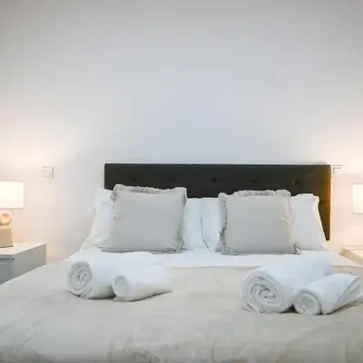 Apartment with Balcony on Calle Santa Engracia Temporal SEN1692
