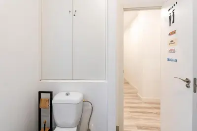 Un baño de Berlín habitación con comodidad y zonas compartidas Gran Vía-Madrid Temporal SBE1010