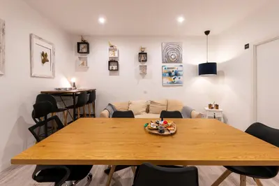 Zona de estar de Berlín habitación con comodidad y zonas compartidas Gran Vía-Madrid Temporal SBE1010