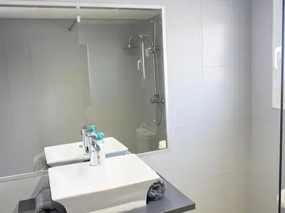 Un baño de Augusto Madrid