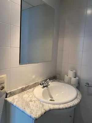 Un baño de Students Only - Colegio Mayor Universitario de la Casa do Brasil, Madrid