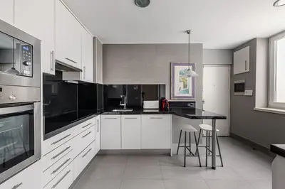 Una cocina o zona de cocina en Waou Chamberi IX - Alquiler Corta Duración