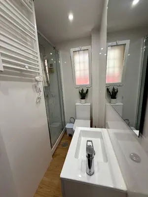 Un baño de Fee4Me Bright and Central Flat