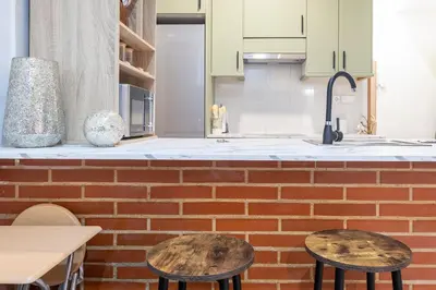 Una cocina o zona de cocina en Precioso estudio en el Retiro by bebalmy