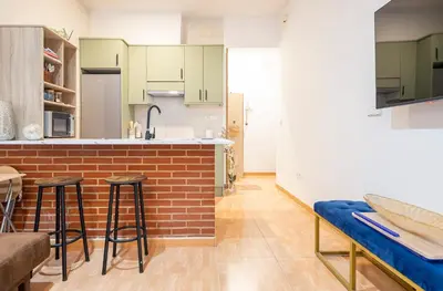 Una cocina o zona de cocina en Precioso estudio en el Retiro by bebalmy