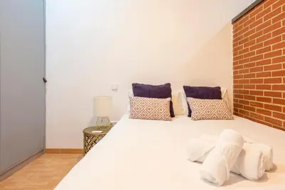 Cama o camas de una habitación en Precioso estudio en el Retiro by bebalmy