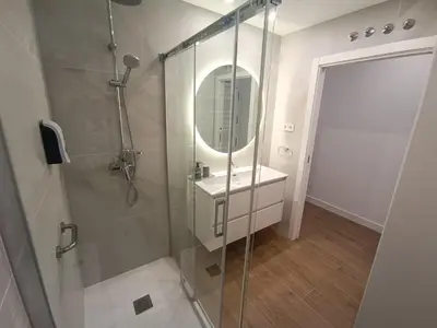 Un baño de Apartamentos BONDELA