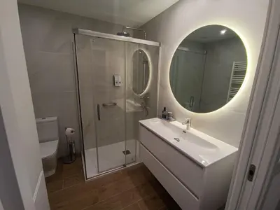 Un baño de Apartamentos BONDELA