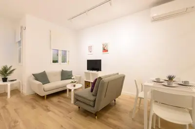 Una televisión o centro de entretenimiento en 1 bedroom apartment in the center of Madrid Temporary GDO41