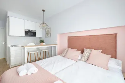 Cama o camas de una habitación en B City Centre La Latina WiFi AC