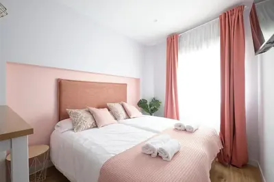 Cama o camas de una habitación en B City Centre La Latina WiFi AC