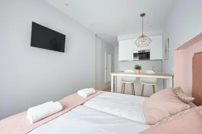 Cama o camas de una habitación en B City Centre La Latina WiFi AC