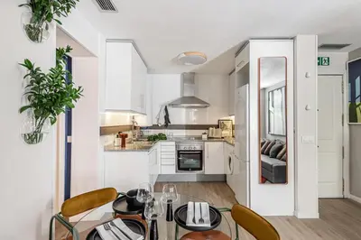 Una cocina o zona de cocina en Waou La Latina V - Alquiler Corta Duración