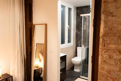 Un baño de Casa para 4 en Chamberí