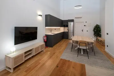 Una televisión o centro de entretenimiento en Spectacular apartment Bravo Murillo AC WIFI 3