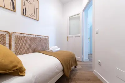 Cama o camas de una habitación en Green Lavapiés by Hogar4