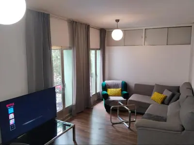 Una televisión o centro de entretenimiento en VeryRetiro