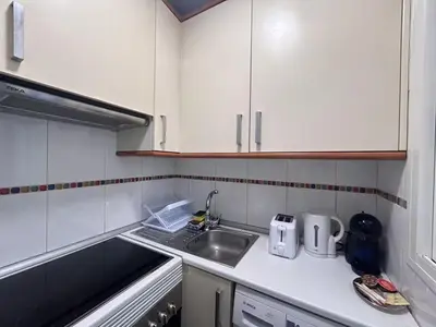 Una cocina o zona de cocina en Flat in Vallecas - Your Urban Oasis in Madrid