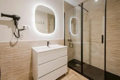 Un baño de Real encanto para 8, al pie de Plaza España