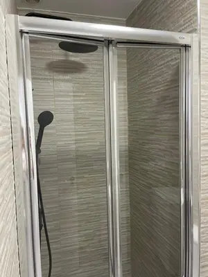 Un baño de RI HOSTELs