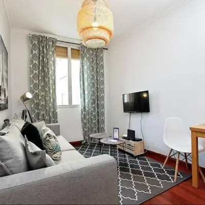 Comfy 1 BR Flat - Bright