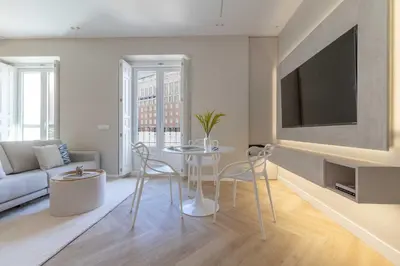 Una televisión o centro de entretenimiento en Moderno apartamento junto a Plaza España