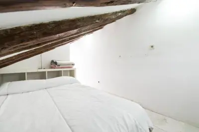 Cama o camas de una habitación en Atico duplex loft Lavapies