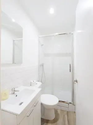 Un baño de JM17b Apto grande Chamberi - Canal