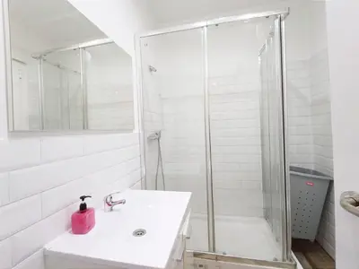 Un baño de JM17b Apto grande Chamberi - Canal