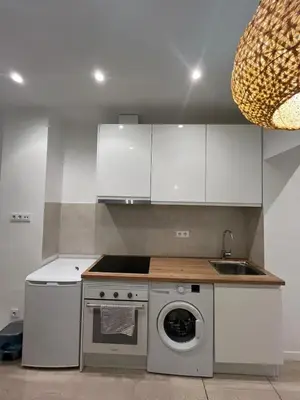 Una cocina o zona de cocina en QGO13Ib Estudio Chamberi metro Bilbao