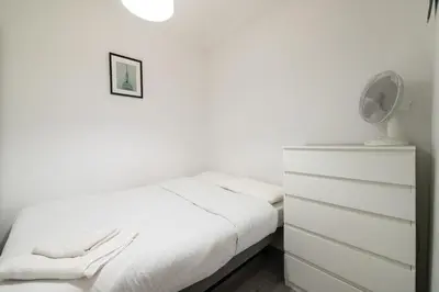 Cama o camas de una habitación en QEG14 Apto 2 Dormitorios Chamberi Quevedo