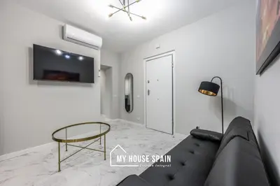 Una televisión o centro de entretenimiento en MyHouseSpain - Piso nuevo junto a la Puerta del Sol