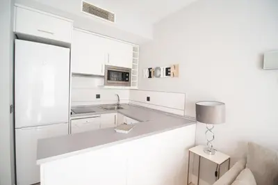 Una cocina o zona de cocina en Santiago Bernabeu Temporary Apartment JMC52