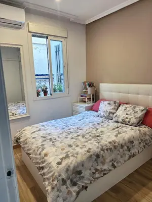 Cama o camas de una habitación en Delicias Hideaway Bajo con Patio Privado cerca de Atocha