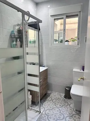 Un baño de Delicias Hideaway Bajo con Patio Privado cerca de Atocha
