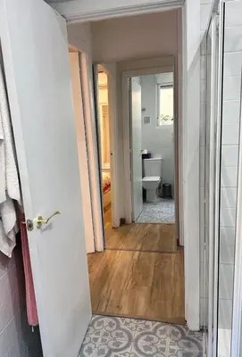 Un baño de Delicias Hideaway Bajo con Patio Privado cerca de Atocha