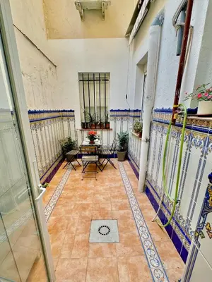 Un balcón o terraza de Delicias Hideaway Bajo con Patio Privado cerca de Atocha