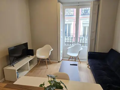 Una televisión o centro de entretenimiento en La Casita de Loli