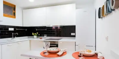 Una cocina o zona de cocina en Santo Domingo I - 1 Bedroom Apartment in Gran Via