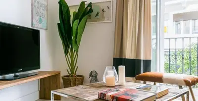 Una televisión o centro de entretenimiento en Santo Domingo I - 1 Bedroom Apartment in Gran Via