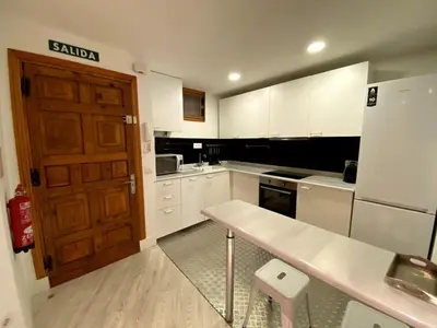 Una cocina o zona de cocina en Santo Domingo I - 1 Bedroom Apartment in Gran Via