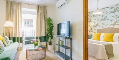 Una televisión o centro de entretenimiento en Santo Domingo II - 1 Bedroom Apartment in Gran Via