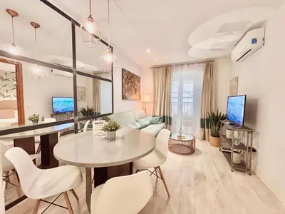 Una televisión o centro de entretenimiento en Santo Domingo II - 1 Bedroom Apartment in Gran Via