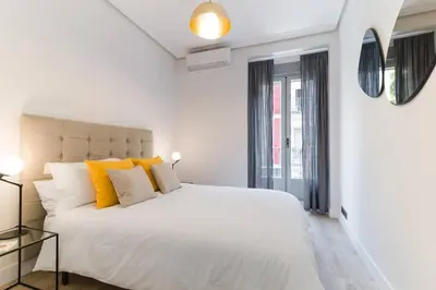Cama o camas de una habitación en Luz y diseño en Malasaña, Piso céntrico y nuevo