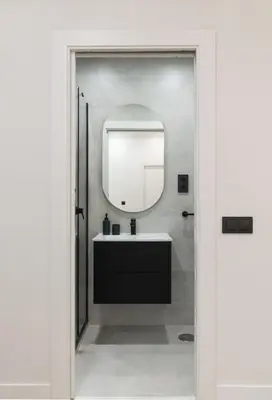 Un baño de Luz y diseño en Malasaña, Piso céntrico y nuevo