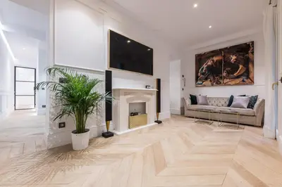 Una televisión o centro de entretenimiento en Exclusive Luxury Apartment in the Salamanca Neighborhood Temporal GPA240